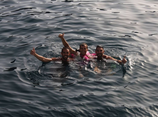 Banandose durante la boat party
