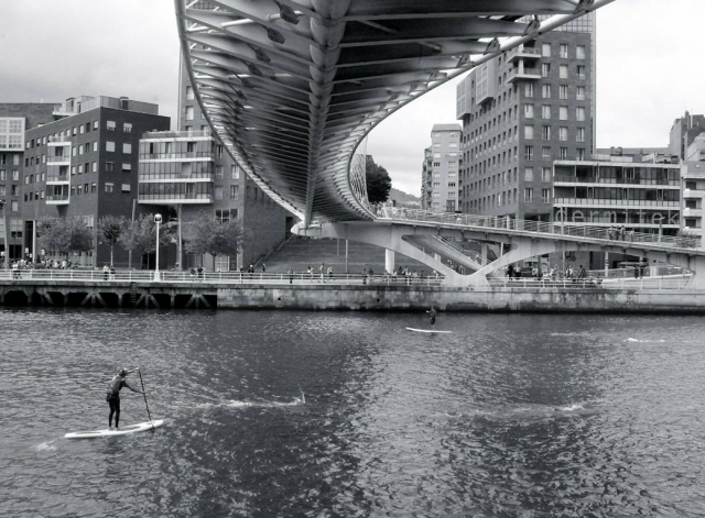 Lernen Sie Bilbao beim Paddelsurfen kennen 