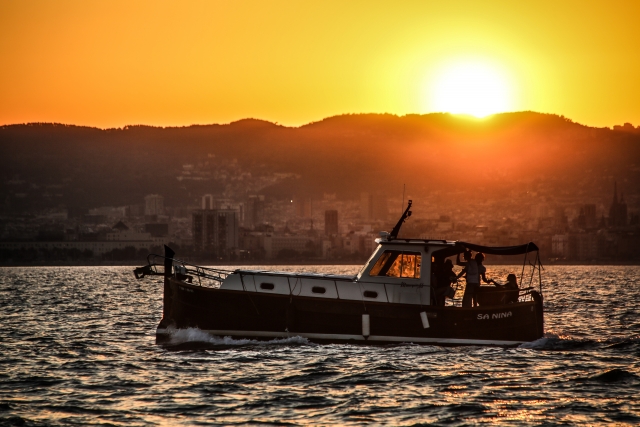 Navegando al atardecer