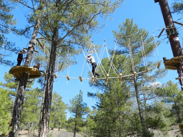 recorre el parque de aventuras