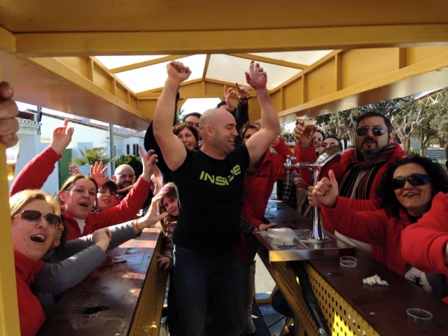 Celebrando la fiesta en bici