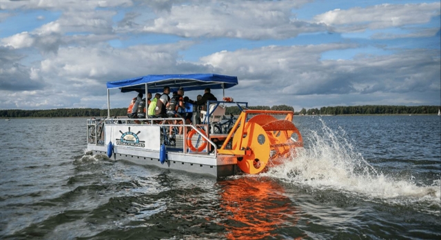  Unser Boot mitten im Wasser 