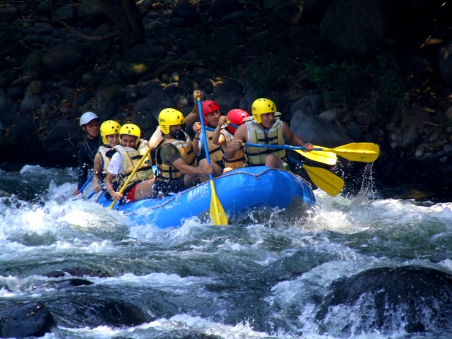 vive toda la emocion del rafting