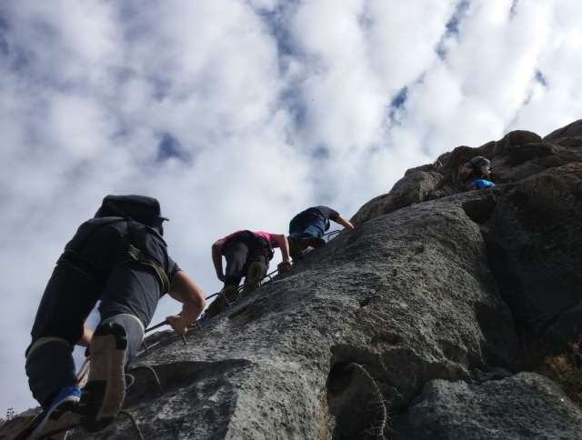 subida através de subidas impressionantes 