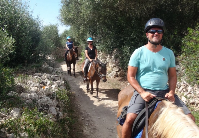 A caballo por los caminos de San Antonio