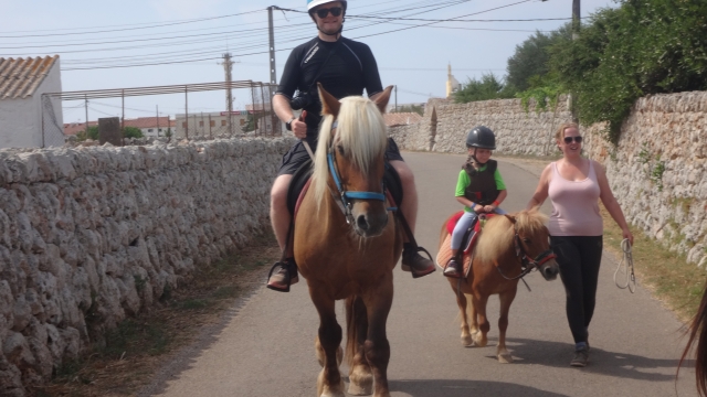 Paseo con el peque en pony