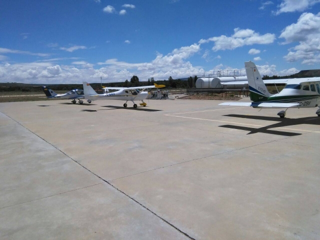 Avionetas en la pista