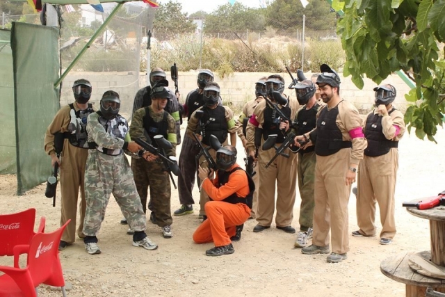 Despedida de soltero jugando a paintball