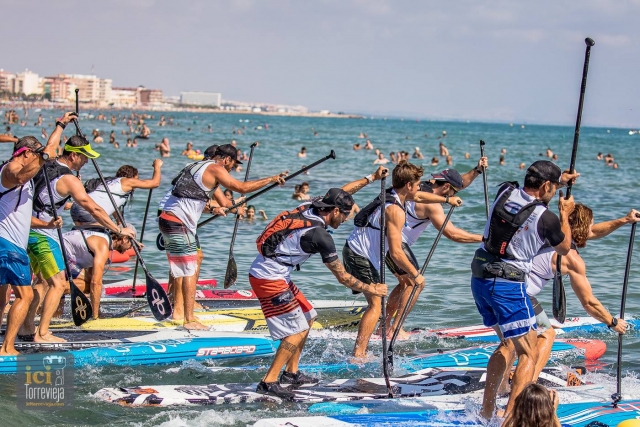 Competición de SUP en La Mata