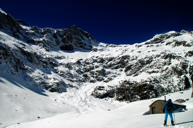  Arrivo al rifugio nella neve 