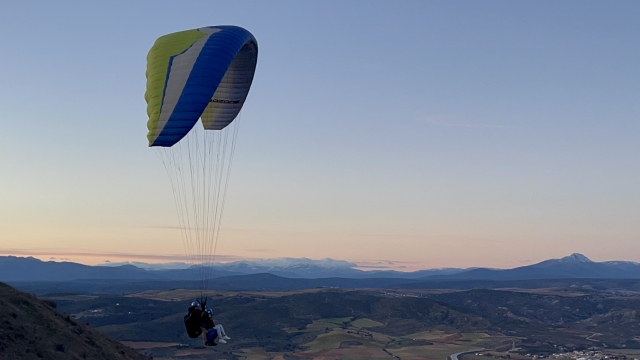 Vuelo en parapente tándem