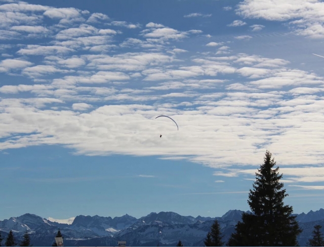  Flug über die schneebedeckten Gipfel 