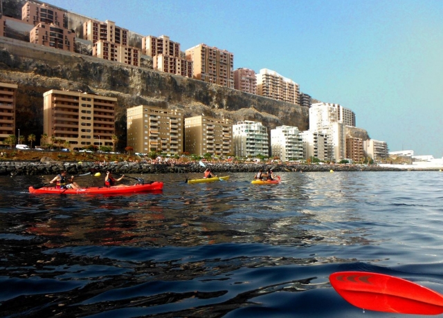  Excursion en kayaks colorés 