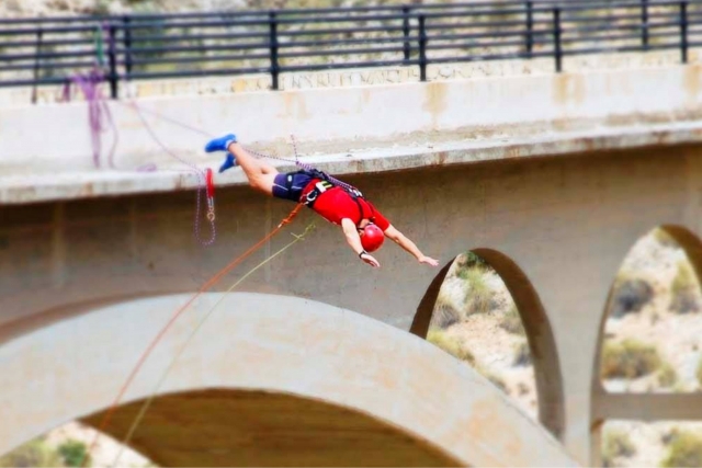 Haciendo puenting en Valencia
