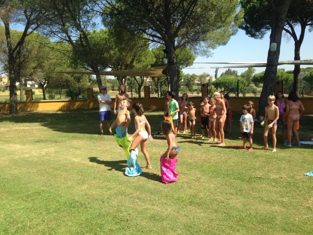  Sack race 