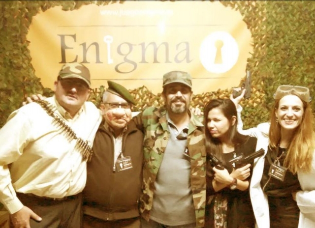  Grupo posando na sala de fuga 