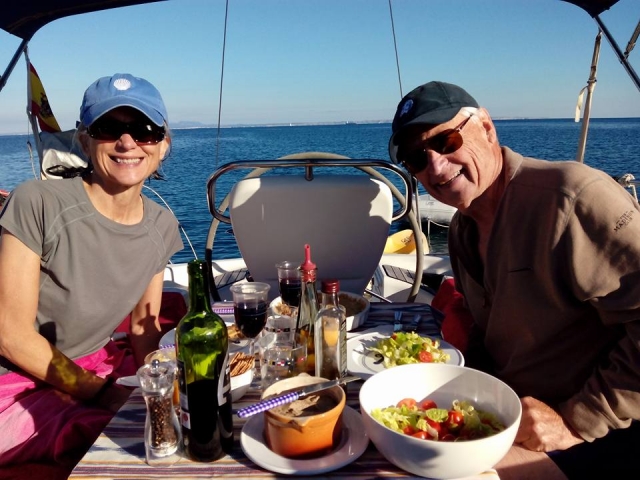 Degusta una riquisima comida a bordo