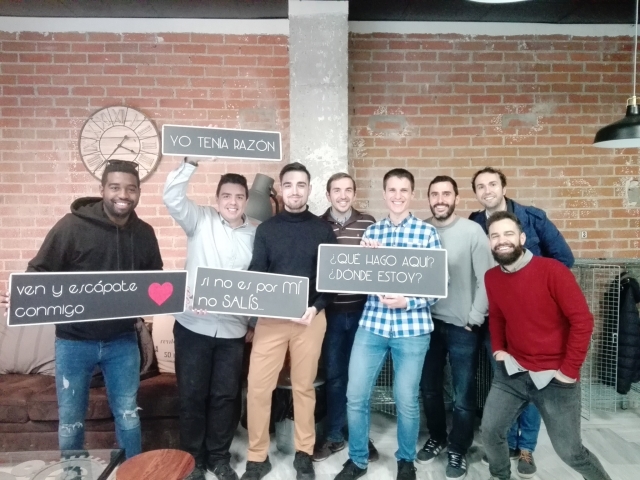 Amigos tras el mejor juego de escape room