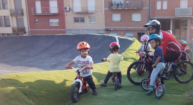  BMX 学校 