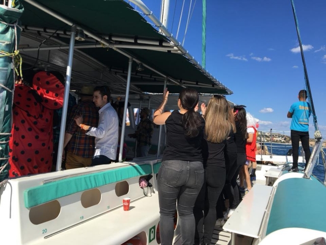 e-19729687-bailando-en-el-barco-en-malaga15254297097605.jpg