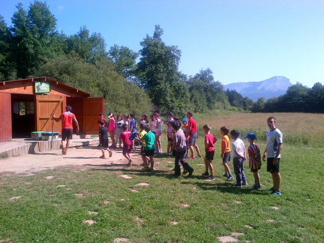 Monitor e bambini nel parco avventura di Otxandio 