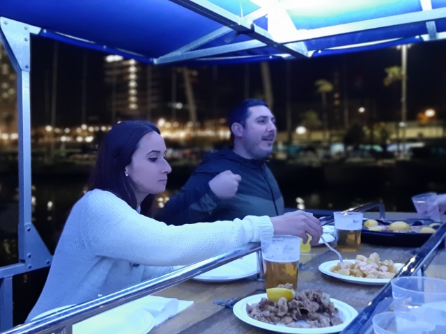  Genießen Sie den Sonnenuntergang, während Sie trinken und in die Pedale treten