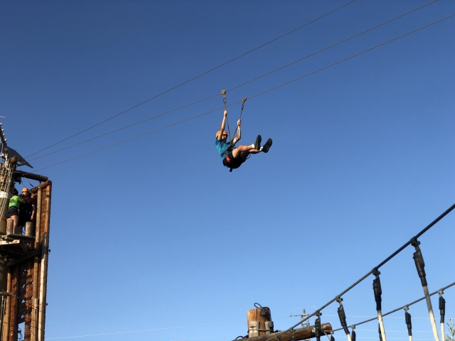  Attraversando la super zipline 