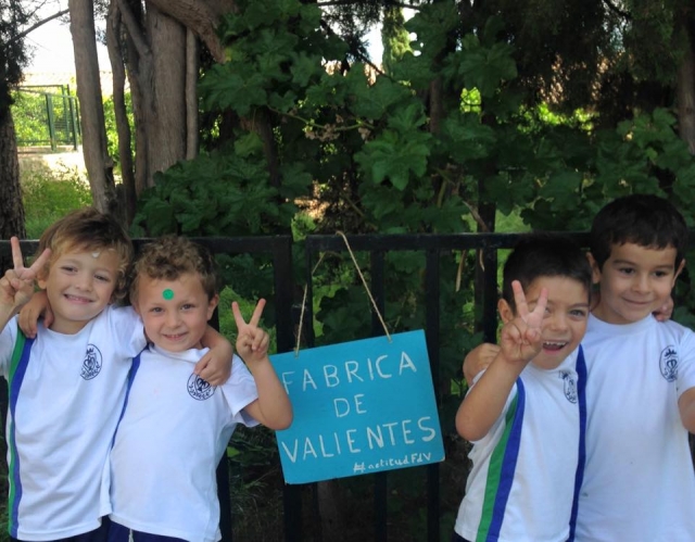 带有标志的白人