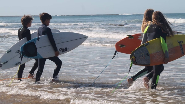 Practicando surf