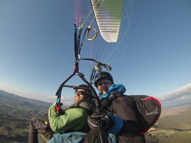  parapente no campo 