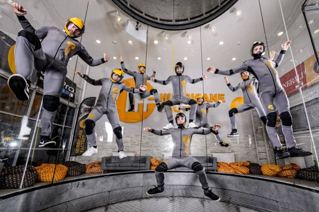 Instructores volando en el túnel