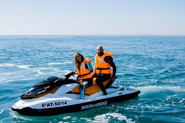  Passeio em um jet ski de dois lugares 