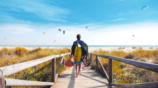 e-19732958-kitesurfing-school-different-order-2-build-ups1464619043389.00_00_13_23.jpg