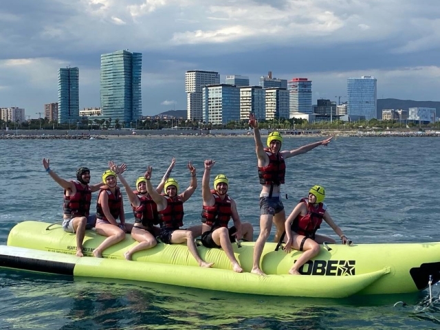 Subidos en una banana boat