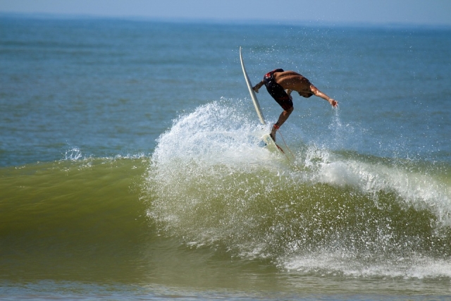 e-19733083-disfrutando-de-las-olas-en-tenerife14652936766172.jpg