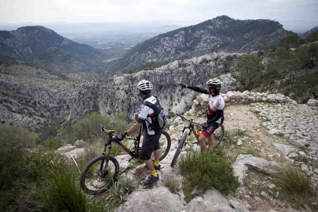 Mirando los picos desde la bici
