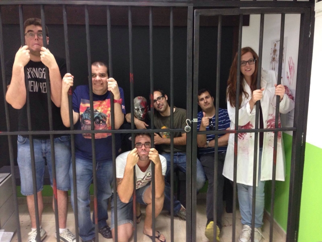 Investigadores entre rejas