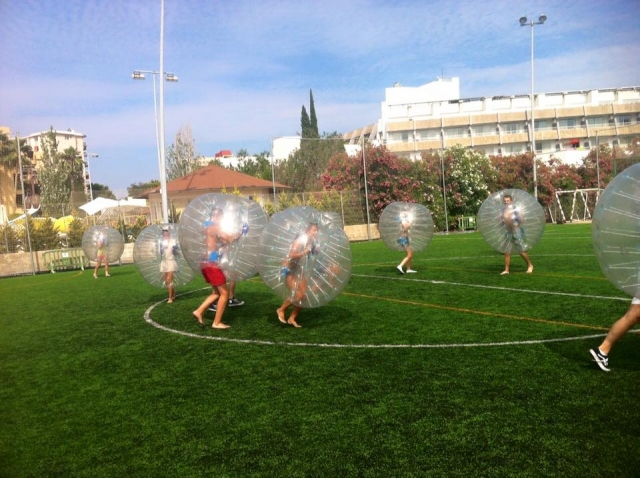  Collisione con il giocatore nella palla di plastica 