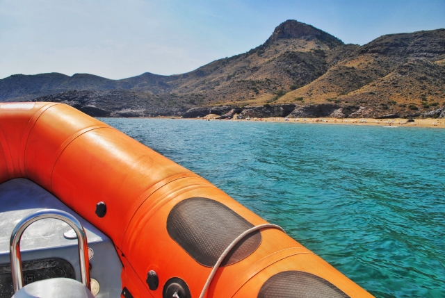 Vista de la costa desde el lateral de la lancha