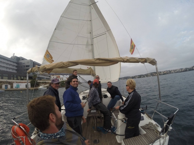 Saliendo a navegar en velero