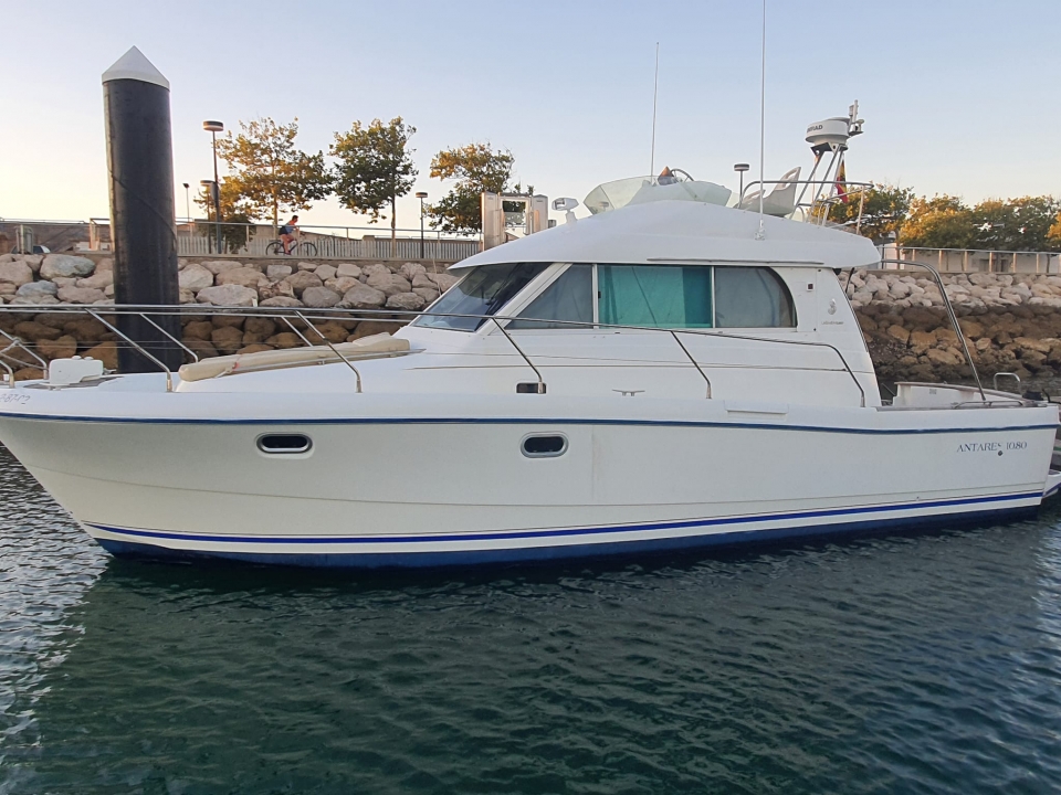 在我们的船上郊游 