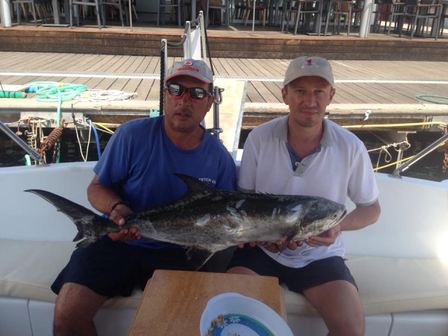  与朋友一起钓鱼 