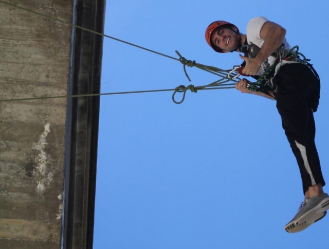  Pendulando dopo il bungee jump 