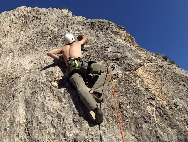 Subiendo por la roca