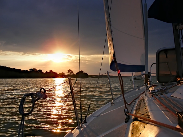  Pôr do sol no barco 