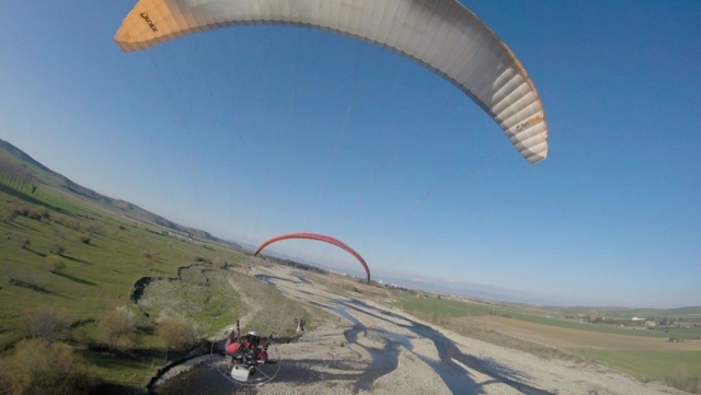  Fly on a paramotor 