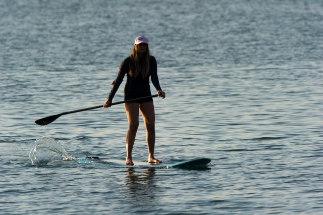 Woman_stand_up_paddle_surfing.jpg