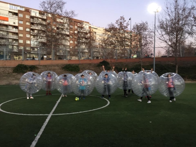 Los pequenos tambien pueden jugar a Futbol Burbuja