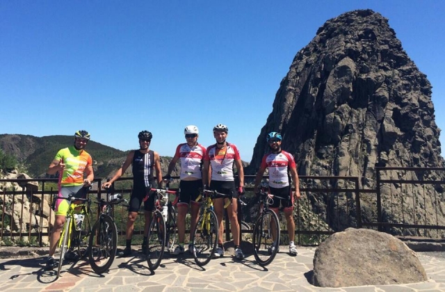 Ciclistas con nuestras bicicletas