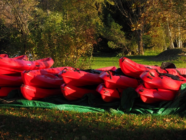 Montaña de kayaks
